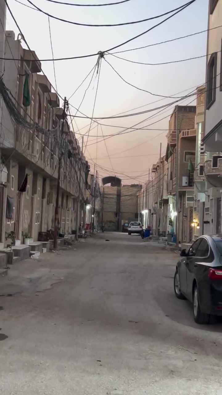 سلام عليكم ورحمة الله وبركاته بيت 50متر طابق ونص البيت ما نقصه شي البيت جديد ونضيف مثل ما تشوف كدامك شارع مالته تبليط عرض الشارع 9متر عنوان البيت شارع ابو طالب نهايته 
سعر البيت 85 وقابل للتفاوض البيت يصلح حسينيه اي استفسار هاذا الرقم وتصلو ***********
البيت طابوك جمهوري صب كونكريت مسلح
