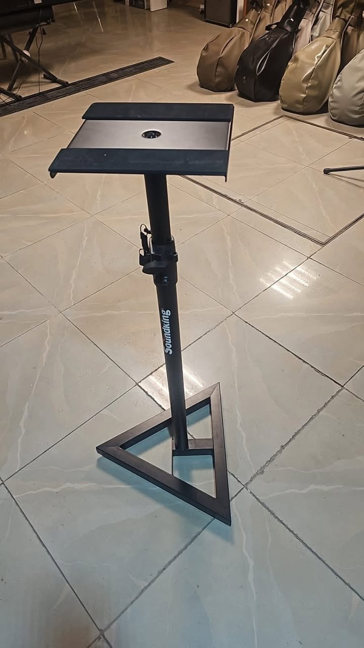 🛑 ستوديو متكامل للبيع 🛑
سبب البيع : لتجديد لا غير 
واتمنالكم كل التوفيق يارب 

حاسبة السعر : 250 الف مع كامل ملحقاتها وفلاترها 
وبرامجه وتعليم ايضاً لمدة ١٠ ايام اون لاين مجاني 
سبيكرات السعر : 1,850,000
مايك نويمن 49  السعر : 1,716,000
كارت صوت SSL2 السعر : 400 الف 
كيبورد ميدي السعر : 200 الف 
كارت صوت فاست تراك صول السعر : 100 الف 
ستاند سبيكرات عدد 2 السعر : 200 الف
ستاند مايك استيلي ثقيل : السعر 65 الف 
…..
عنواني الديوانية سوق التحدي مقابل الشركة العربية 
الهاتف : ***********
