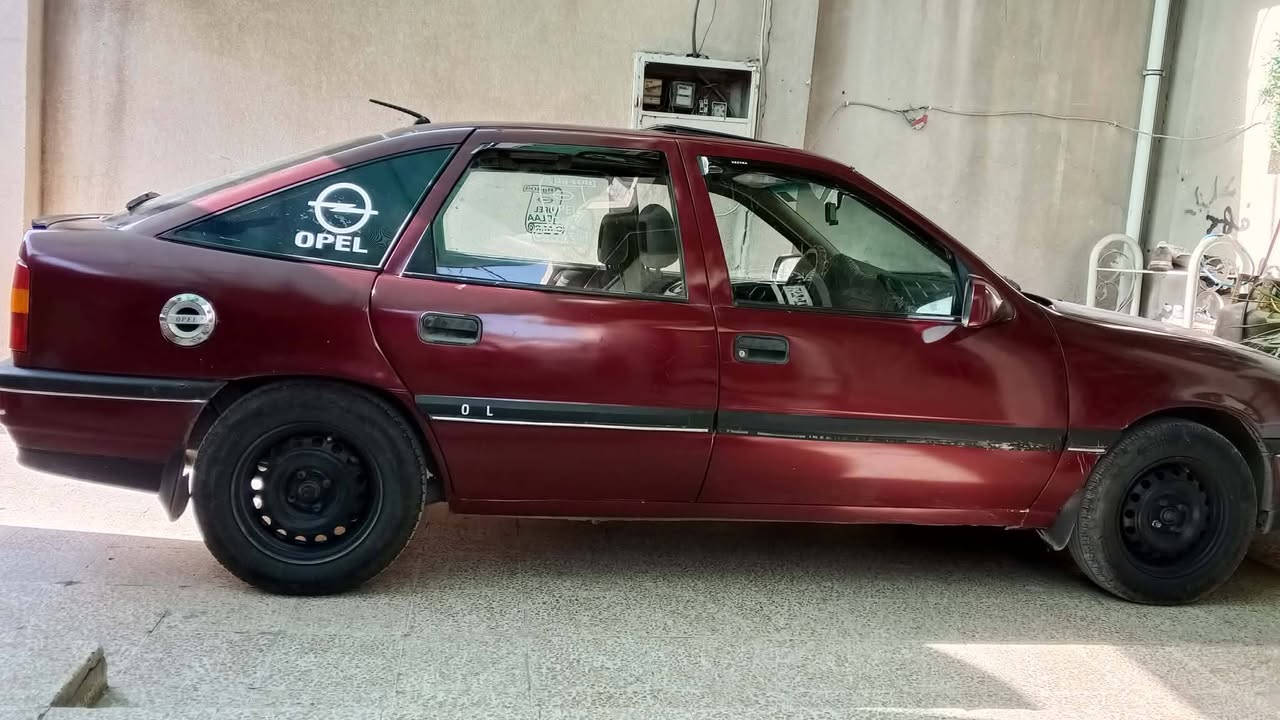 اوبل ڤكترا للبيع موديل 1993 بدون اي ظربه كلش نظيفه صبغ فقط جماليه سنويه لل 2030 رقم نينوئ انكليزي محرك كير شرط نظافه فول تخم تايرات باتري هزه صارلها شهر ساقطه بعدها جديده السياره السعر 37 وبيها مجال رقم ***********
