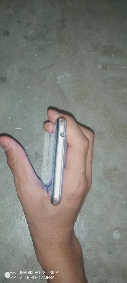 السلام عليكم مبايل للبيع فقط هونر A8
المواصفات 
هذي أهم مواصفات *Honor 8A / 8A 2020*:

*الشاشة*
- 6.09 بوصة IPS LCD بنوتش صغير "ديو دروب"
- الدقة HD+ 1560×720 بكسل، كثافة 282-283 ppi
- نسبة استحواذ الشاشة 79.2% تقريباً a640cecb21cd

*المعالج والأداء*
- المعالج: Mediatek Helio P35 ثماني النواة 12nm
- معالج الرسوم: PowerVR GE8320
- الرام: 2GB
- التخزين: 32GB

*الكاميرا*
- خلفية: 13MP بفتحة f/1.8 + PDAF + فلاش LED
- أمامية: 8MP بفتحة f/2.0
- تصوير فيديو 1080p@30fps a64021cd

*البطارية والنظام*
- البطارية: 3020mAh غير قابلة للإزالة
- النظام: أندرويد 9.0 Pie بواجهة EMUI 9.0 a64021cd

*أشياء ثانية*
- البصمة: موجودة بالخلف
- المنافذ: USB Type-C 2.0 + منفذ 3.5mm للسماعة
- الشبكة: يدعم 4G LTE + شريحتين Nano SIM
- الوزن: 150 جرام، الأبعاد 156.3 × 73.5 × 8.2 مم
- مميزات: راديو FM، بلوتوث 4.2 a64021cd

هو جهاز اقتصادي نزل بداية 2019، مناسب للاستخدام اليومي الخفيف وتصفح وسوشيال.

النظافة نسبة 70٪

ملاحضة المبايل مامفتوح +الكامرا الخلفية واضحة نسبة 70٪+الكاميرا الامامية واضحة نسبة 40+
الشحن قطارة 
ادفع سعر عجبني ابيعك 
مكاني موصل. شارع 20

المبايل مثل ماموضح مشرگ 
كلشي شقال 

اي استفسار خاص


**إذا كنت صاحب هذا الإعلان وتريد حذفه لأي سبب، رجاءا أرسل رسالة إلى الدعم الفني**