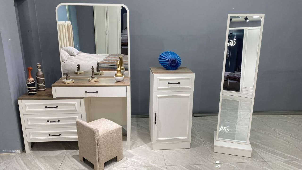 غرفة نوم  تركي درجه اولى بسعر مناسب جداً الكميه محدوده 
تسع قطّع 

سرير خزان 
برغي جوي حديد 🔩🔧

قياسات الكنتور 270*230*52

دولاب أضافي 90*230*52

ميز تواليت 130*180

كومدي 50

ارتفاع السرير 150


**إذا كنت صاحب هذا الإعلان وتريد حذفه لأي سبب، رجاءا أرسل رسالة إلى الدعم الفني**