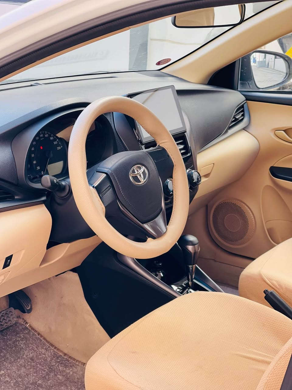 یارس 2022 TOYOTA yars
‎٧٩٠٠٠کم رۆیشتوە
سەیارەکە بێ بۆیاغە تەنها نی و چامڵغی دواوەی بەس پەمپە سەیارەکە بێ دەعمە ..،
گێرمەکینە تەعیویل غرامە هەمووی بەشەرتە 
سەیارەکە رەقەم و سەنەوی نوێیە تا 2029 
مواسەفات :- مەکینە گەورە (1.5)شاشە ئایپاد و .تراکشن نیزامی ئیکۆ .گێر تۆماتیک و عادی . ویلکەپ و تەعدسرعە  و چوار جام کارەبا ناوزەرد
(شوێن هەلێر) سعر137 ماجال
رەقەم مۆبایل 
***********
***********
واتساب و ڤایبەری لەسەرە أربيل, العراق
