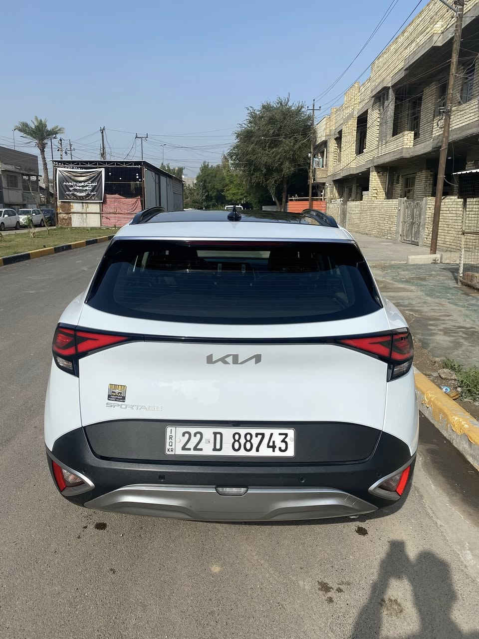 السلام عليكم سبورتج موديل 23 مواصفات gt line فول مواصفات خليجي رقم اربيل تحويل مباشر محرك 2000 dohc دوش ماشيه 47 الف كم كفاله عامه من الصبغ والتبديل فقط بيها pdr بالباب الخلفي شي قليل 
المواصفات 
1- بصمه ابواب وتشغيل 
2- فتحة سقف بانوراما 
3- تشغيل عن بعد 
4- اوتو هولد وهاند بريك بصمه واربع وضعيات قياده وحساسات 360 درجه وكاميرا خلفيه
5- كشنات جلد ومخمل وبيها تبريد وتدفئه بالكشنات والستيرن هيتر
6- فول تحكم ستيرن وشفتات بالستيرن
7- شحن وايرليس ومنافذ شحن بالكشنات وشاشه كبيره متصله
8- جنطه كهرباء 
9- لايت زينون وليد وبك لايت ليد وويل 19 الجبير 
السعر 220 وبيها مجال للاتصال *********** مكاني بغداد
