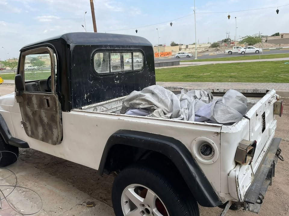 سلام عليكم 

 للبيع جيب رانكل سياره مال مزاد وزاره الداخليه 

موديل ٢٠٠٤ 

السعر 30 وبيهه مجال 

عنوان البصره 
اتصال على الرقم ***********
