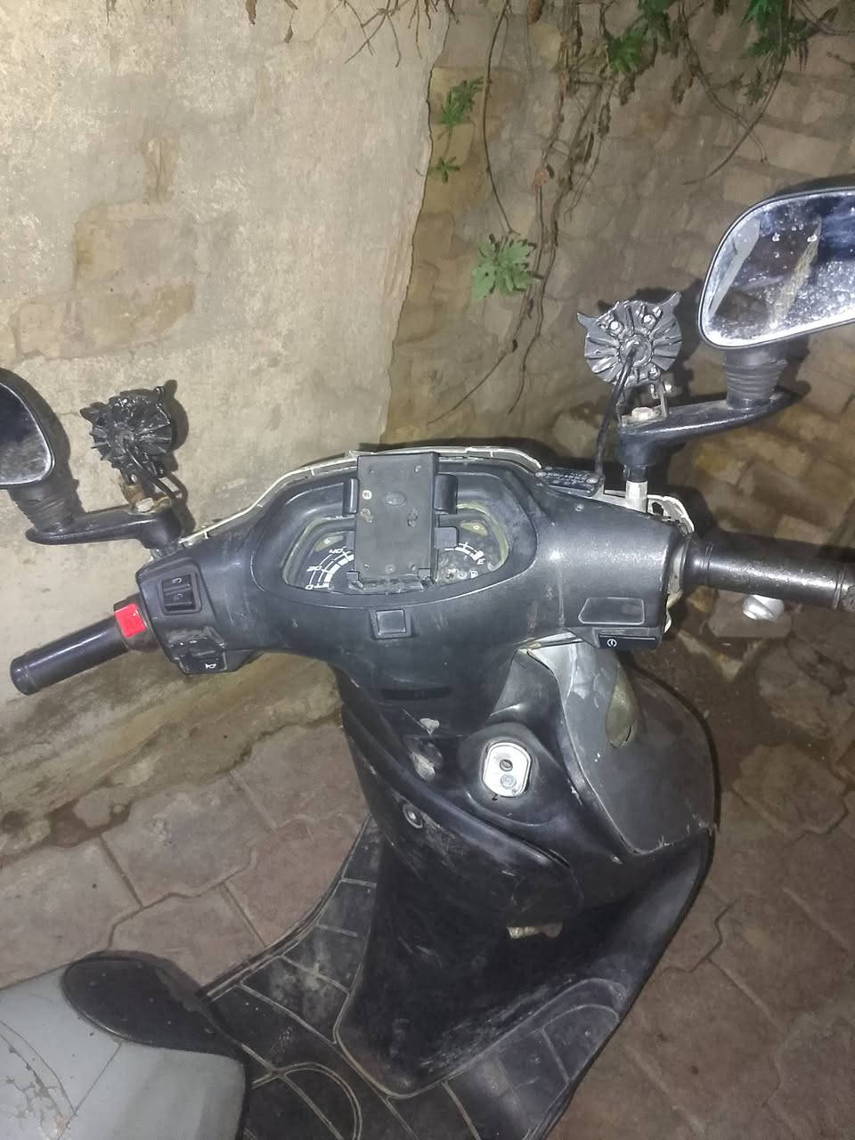 السلام عليكم
دراجه سبيسي ياباني
مكينه تفصيخ شادها ماصارلي شهر 
كلجات جديد
قبق هندر جديد
مكينتهة صوت ناعم
شغال ضوء امامي اشاير ضوء بومه ثنين
نقصهة هورن وسلف شغله بسيطه
للتواصل موجود واتس واتصال او مراسله مستعجل علبيع*********** 
السعر350 شراي اتصل
