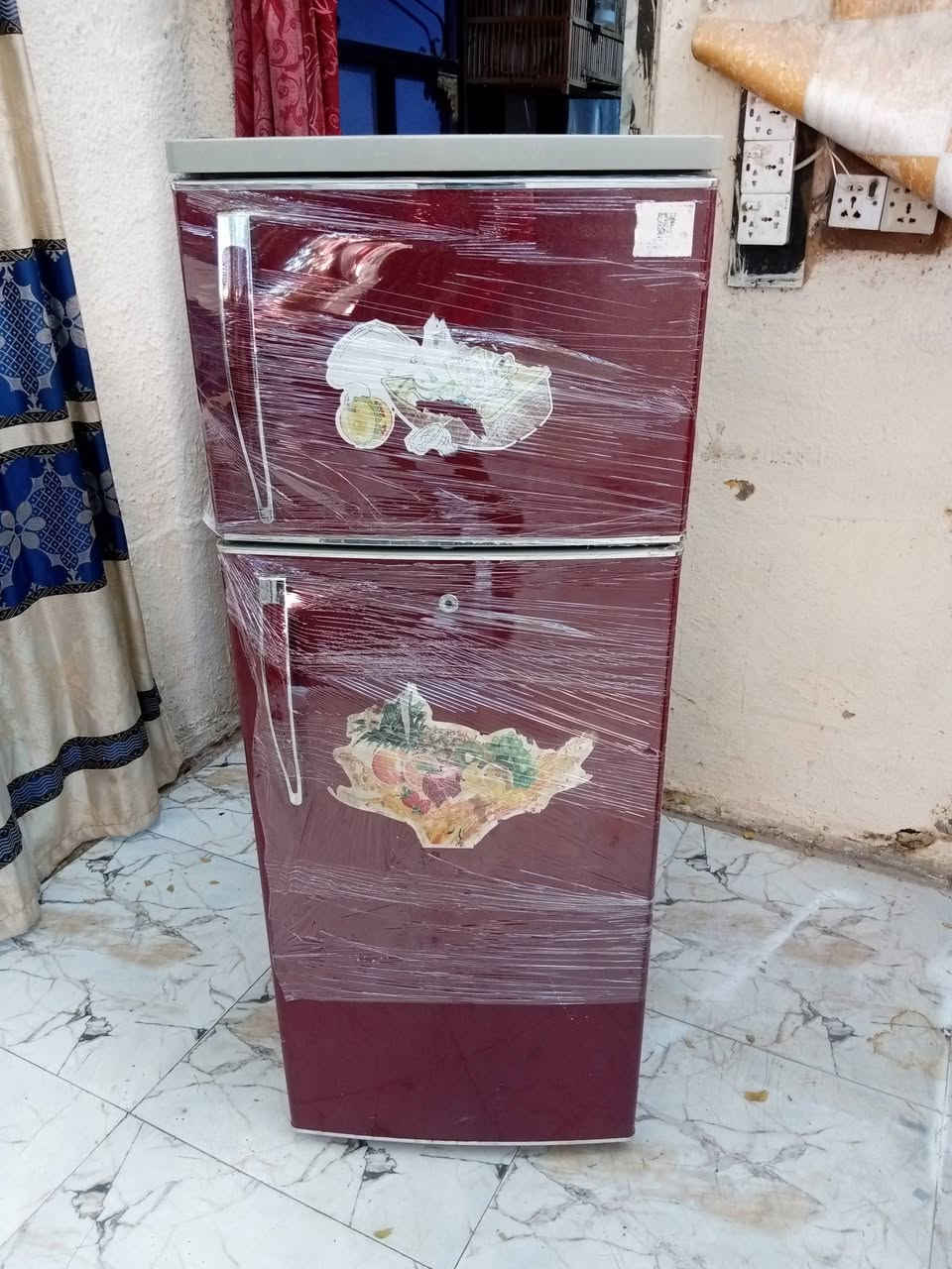 ثلاجه نظيفه للبيع ***********
