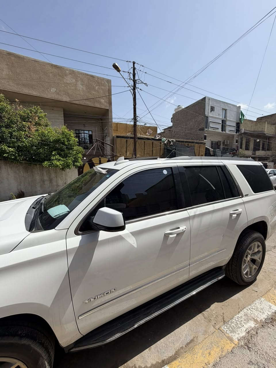 السلام عليكم GMC يوكن SLT 2018 للبيع تترقم رقم بغداد بأسمي وتتحول مباشرةً  السيارة كلين تايتل بالكامل حادثها فقط البكلايت كما موضح في الصورة 
محرك السيارة v8 بحالة جداً ممتازة 
مواصفاتها معروفة
السيارة 7 راكب
تشغيل بصمة
فتحة سلايد
كشنات تدفئة وتبريد جميع الكشنات
شاشه وسطية للمقاعد الخلفيه
السعر 350 $ وبيها مجال حق التصليح
للأستفسار  
📞 ***********
📞 ***********
