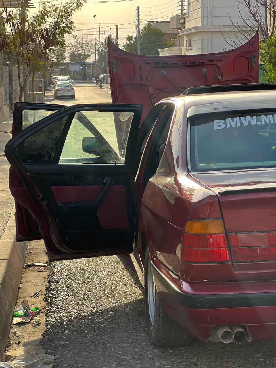 BMW E34 520i 1990 مارۆنی
 کوردی/عربی

*********** واتساب/ ماسنجر

كوردی:
520ی گێڕ عادی. 
سەنەوی تا 2030 تازەیە بەناوی خۆمەوەیە.( تەحویل و وەکالە بەشەرت). 
یەک دینار غەرامەی لەسەر نیە. 
بێ لێدرانە (پشت و لێشی لێدرانی نیە).
سبوغ عامە بۆ جوانی.
گێڕ و مەکینە بەشەرت.
تەقە و ڕەقە بەشەرت. 
تەبریدە بەس کۆمپرێسەری لەسەر نیە.

عربي:
520 کیر عادی.
سنويه لحد 2030 سياره بسمي (تحويل و وكاله بشرط).
معلي ولا ربع غرامه.
بدون حادث.
صبغ عام ل جماليه.
كير و محرك بشرط.
تبريد بس يحتاج كومبريسر. أربيل, العراق
