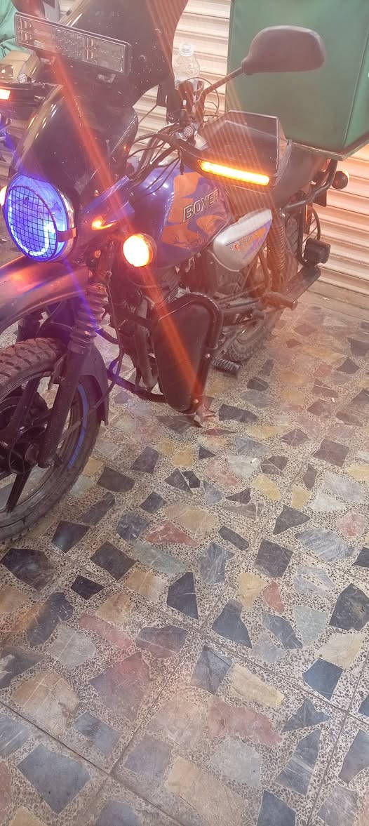 من رخصه الادمن
بوكسر للبيع موديل ٢٣ نضيفه تجي وتشوفها بدون اوراق مكاني بغداد اكفلها سرقه وعشاير من كلشي كفاله
***********
