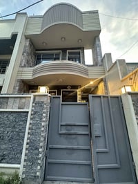 بيت 🏡 100متر واجهة 5مدخلين يحتوي على طرمة واستقبال ومطبخ وملحقات وغرفة...