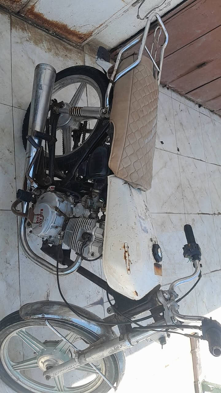 دراجة للبيع شغالة سلف هندر مكينة مابيها لاتنقيص لا تبخير خير من الله بدون اوراق مكفولة سرقة مكاني ديالى بعقوبة المفرق السعر 150رقمي ***********
