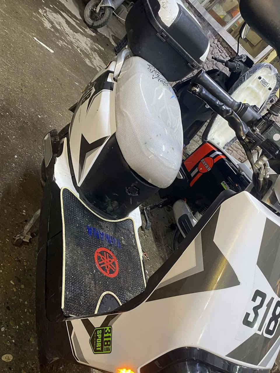 موطور شحن اللبيع ابجي 318 أربع نمرات 6 بطاريات سرعه 99 فول مواصفات بي بك للخلف ملف 2000/شرط كلو شغل شرط على فحص شرط مواصفات معروف السعر 450بيها مجال رقم موبايل كورك اسياء بي وتساب موصل ايسر اتصل ودالل 
***********
***********
