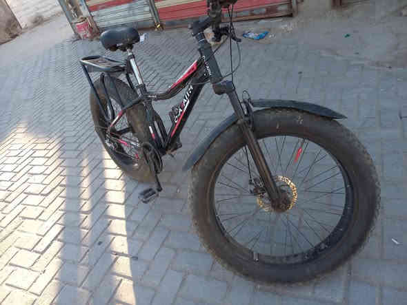 بايسكل دبابه حجم 26
سعره 175 الف 
بغداد مدينة الصدر الحبيبيه 
وتساب ***********
