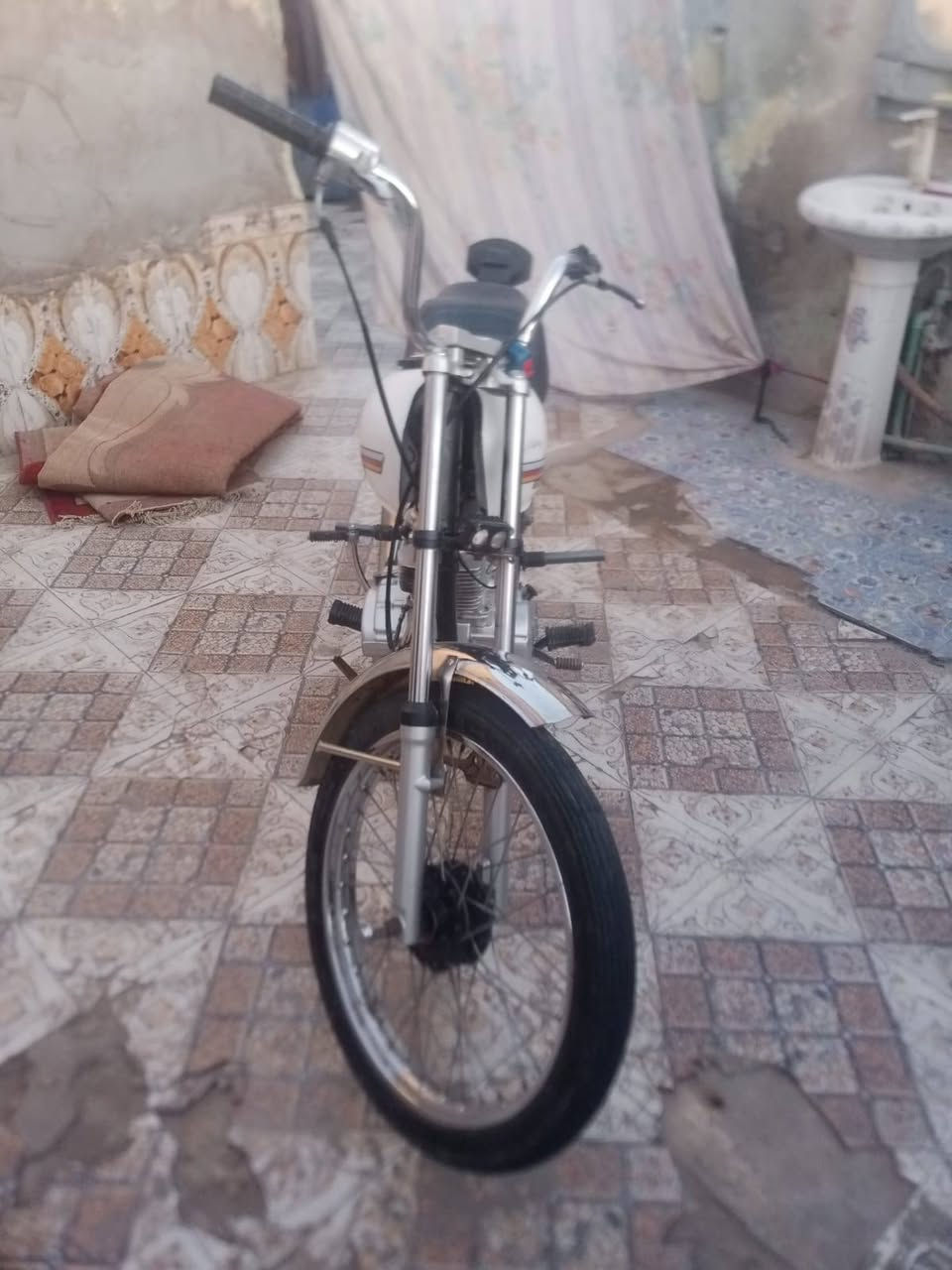 سلام عليكم دراجه للبيع كلك سعر 500 مكاني ناصريه ***********
