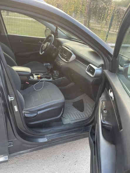 سلام عليكم كيا سورنتو موديل٢٠١٧وارد امريكي ضربتهه جاملغ من جهه السكن ملاحظه البنيد جارد ومصبوغ فقط  ٦راكب ٧سلندر 
سياره مكانهه بغداد هذه رقمي***********
