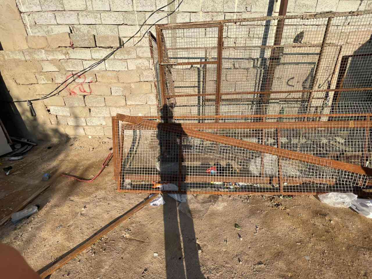 السلام عليكم برج طيور العدد 2 الكول الواحد 3 متر الارتفاع 2 متر و محميه مال بيت 4 في 4 للبيع مكاني النجف الاشراف الاستفسار ***********
