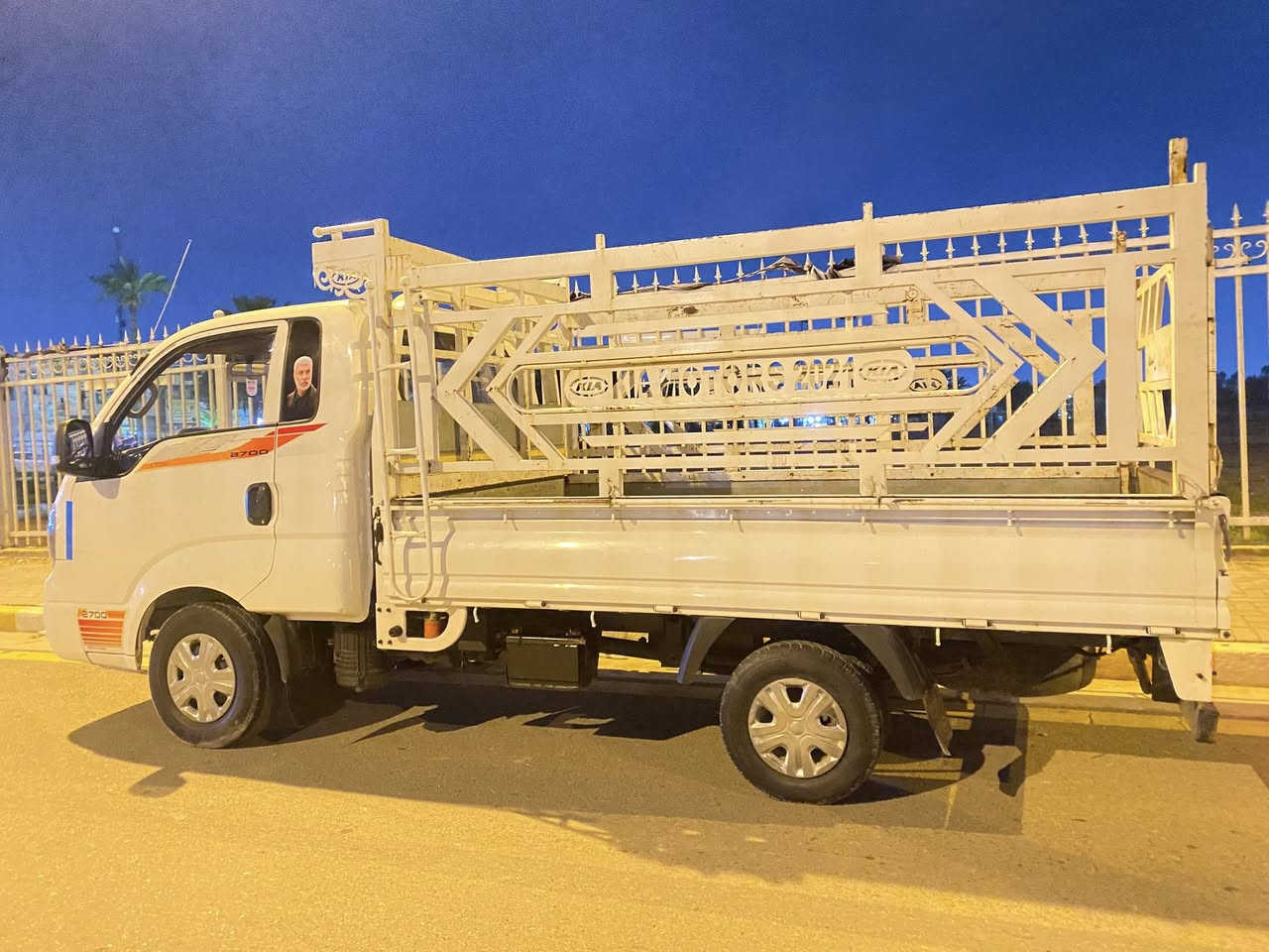 ماالسلام عليكم كيا موديل 2018مكينه2700
السياره خير من الله من مكينه وشاصي وأكسل 
رقم واسط /مكاني بغداد
السياره بأي محافظه تتحول

الرقم***********
السعر108وبيه مجال
