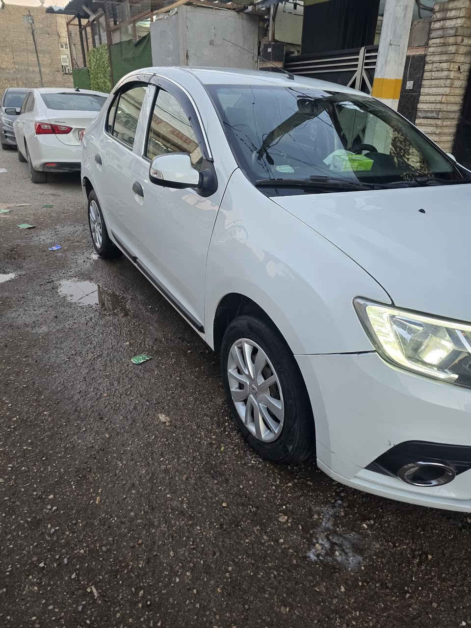 سلام عليكم للبيع رينو سنبل موديل ١٩ بغداد باسمي تحويل ثاني يوم وسنويه لسنه ٢٩ مكفوله  من الصبغ والحادث والبارد سياره ع ايدي من شركه اي نقص مبيهه ماشيه ١٠٠ الف مكاني بغداد  الحريه ***********
