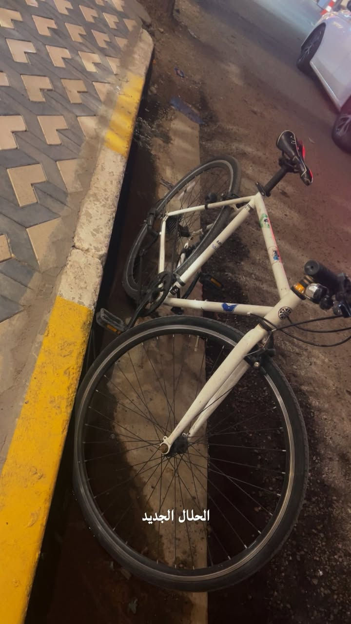 السلام عليكم بايسكل c700 رياضي سريع جدا بايسكل شغال اي نقص مابي اصلي و كله مختم  باركود كلشي نضيف جدا سعره 125 و بي مجال مكاني بغداد واتس ***********
