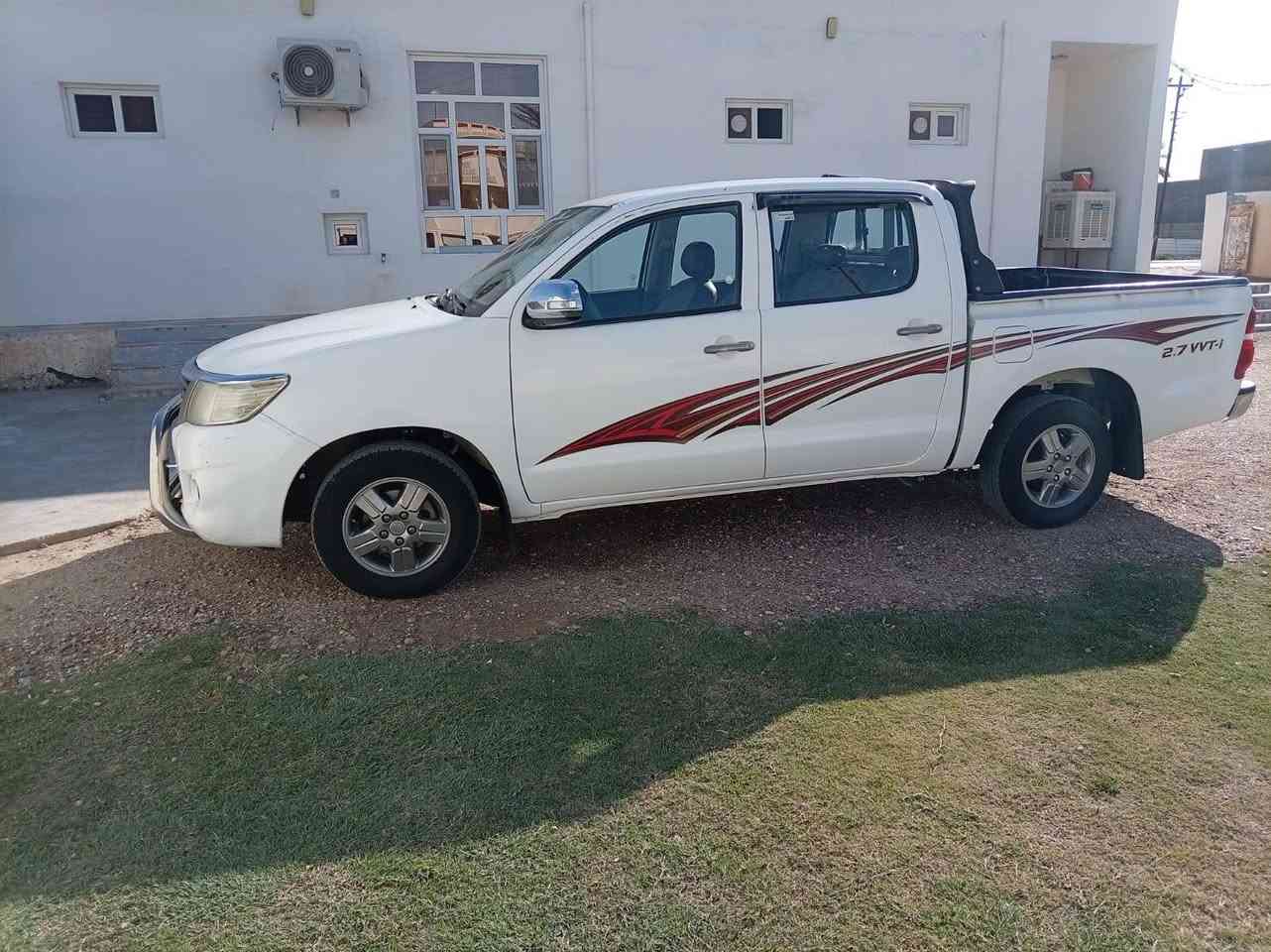 تويوتا هايلوكس موديل 2014 
كير اوتماتيك شاصي 19 ناصي رقمها انبار 
سياره جديده بيها باب صبغ وملاحظات 
 بسيطه مكانها الرمادي سجارية

رقم *********** ***********
