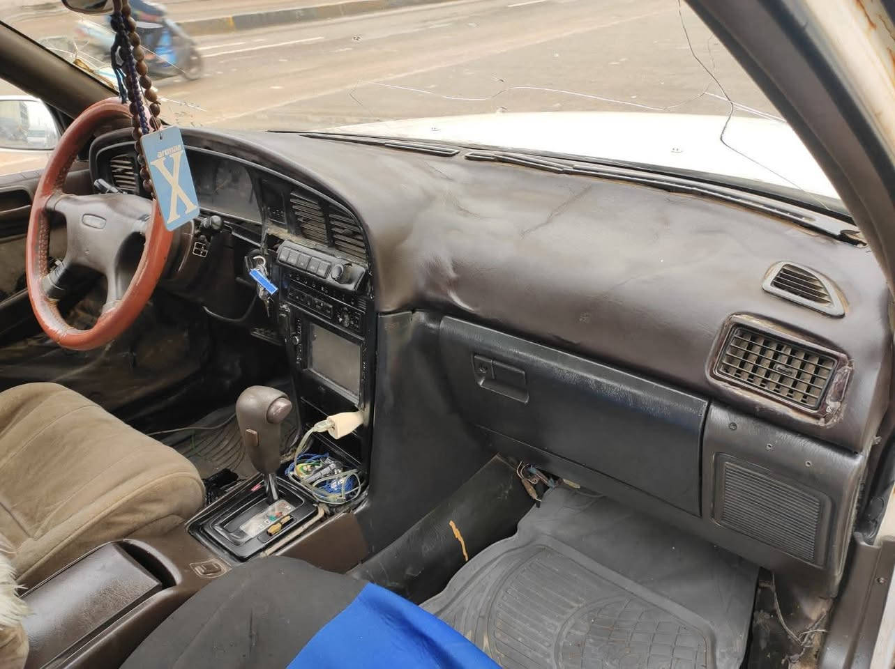 السلام عليكم 
سياره كرسته كصيف للبيع موديل 1991 السياره مكفوله من الكص والنقل جثه مكينه وكير تمام 
السنويه منتهيه مكاني البصره أبو الخصيب ***********     , السعر 35 وبيها مجال
