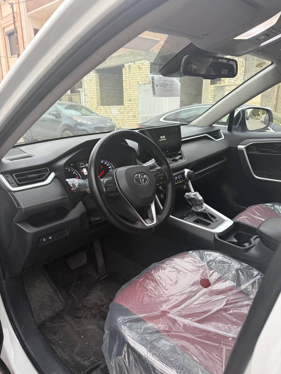 الرقم ***********
راف فور 2023 خليجيه سياره مابيه لا ضربه ولا صبغ بعده بنايلون مال شركه مكينه ٢٥٠٠ بانزين  مواصفاته عاديه شاشه كامره تحكمات انضمه قياده ماشيه ٤٦ كيلو مكان سياره بغداد حي جهاد السعر ٢٢٥ الفلوجة, الأنبار
