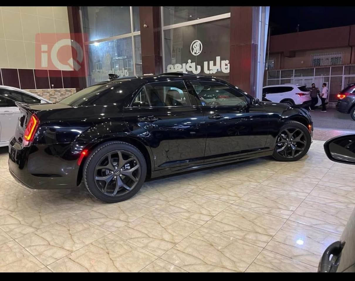 كرايسلر 300S موديل 2023، بحالة ممتازة ، استخدام نظيف جداً.
الممشى: 32 ألف مايل.
السيارة وارد أمريكي (2C3CCABG7PH637076) مع تعديل بارد، شغل نظيف ومرتب بدون أي مشاكل.

✔ بدون أي صبغ
✔ بس تعديلات بارد
✔ بدون حوادث مؤثرة
✔ صيانة منتظمة
✔ سقف بانوراما سلايد
✔ جاهزة للاستخدام
✔ أداء قوي وراحة عالية
سعر ٢٨٥$
📍 الموقع: دهوك

***********

السيارة مميزة جداً دهوك, العراق
