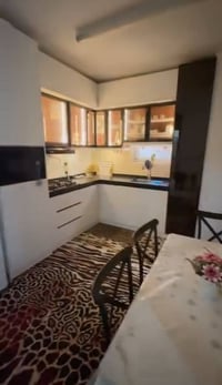 شقه للايجار 120متر موثثه A7طابق 9 يجار 700ماعدى الخدمات كذالك دلالية ت...