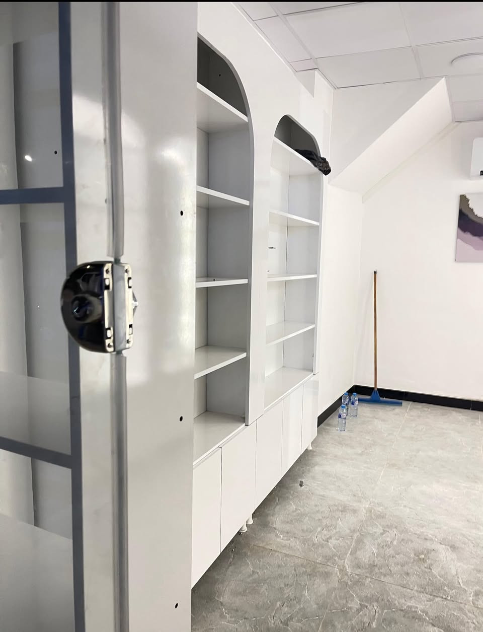 رفوف للبيع درجه اوله ٧ فاترينات لدات بيهن كلهن بيهن خزانا للغراض جدد سعرمليونين وبيهن مجال 
البصره ***********
