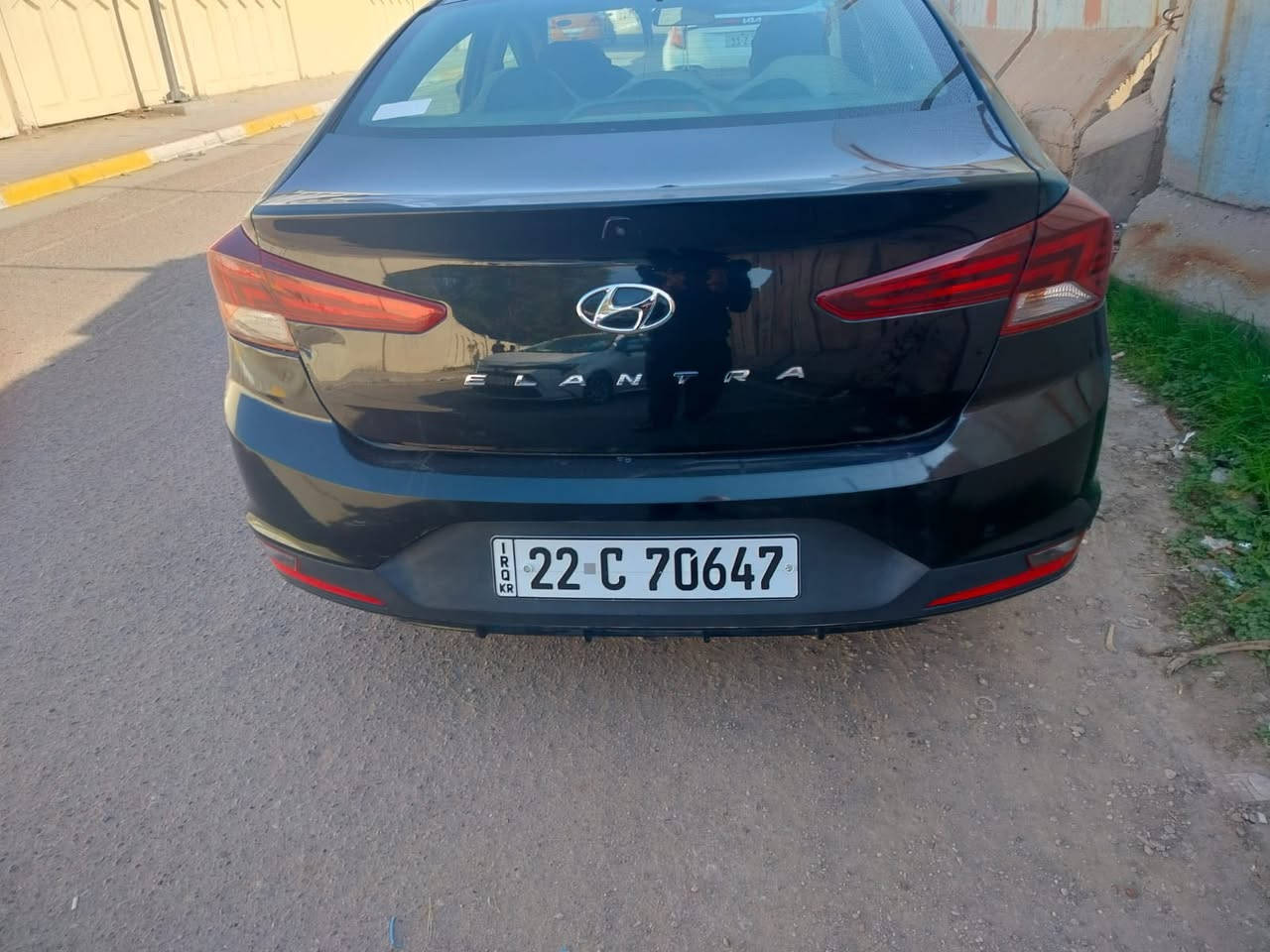 السلام عليكم
النترا 2020
وارد امريكا رقم شمالي باسمي ضربتها الجاملغ الخلفي فقط موضح في الصورة 
سيارة مال بيت كاملة على اخر حباية مابيهة نقص ولا برغي كلشي بيهة شغال تدفئة تبريد والخ .. 
كير محرك مكفولات كلشي بسيارة جديد 
السيارة ماشية 43020
السعر 130 وبيها مجال 
العنوان العامرية 
***********
