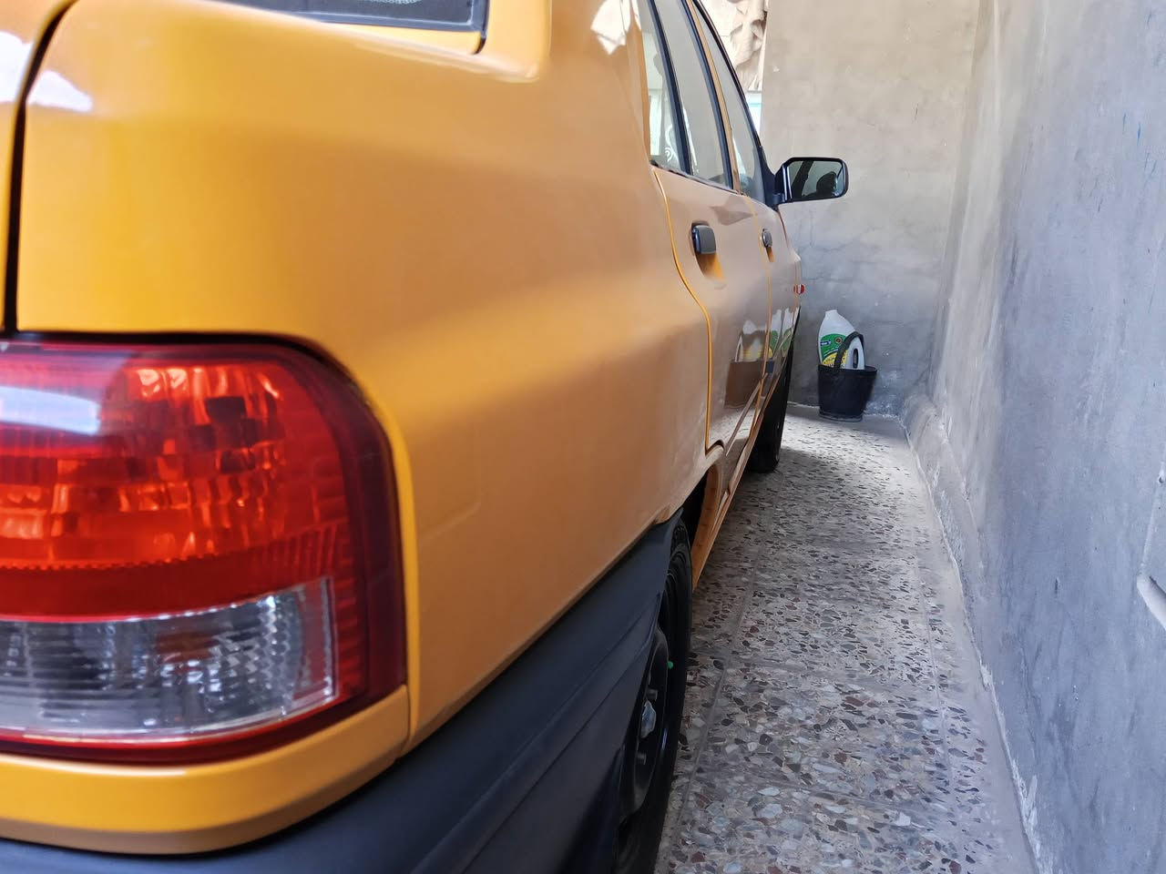 السلام عليكم ورحمة الله وبركاته موديل 25 مكفوله ماشيه 57الف وقابل لزياده سعر 78 بي مجال مكان السياره بغداد الغزاليه رقمي ***********
