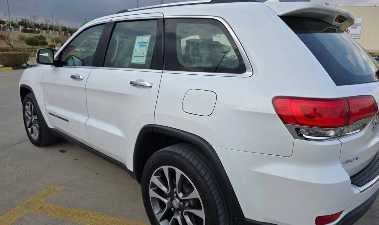 جيب گراند شيروكى 2018 وكاله شريكه هالم (خليجي )  مواصفات ليمتدد بلاص . ثلاث شاشات .
 سياره كل شرط عل وضع بلاد شريكة مكفول كفال عام  . 
** ماشى 41 كم .

🟪 السعر  :: الطلب في التعليقات ويوصلك مباشرة ✍️ 📩

1_  سكف بانوراما  
2-كشن هيتر وكشن تبريت.
3-كشن كهربا ئي وكشن مساج.
4-استيرن هيتر *- استيرن شفطاط وتحكم *- مكان قرص سيدي
5-لايد ليد + لايدزينون.
6-مرايا هيتر *-مرايه حساس .
7-ئوتوبريك *-ئوتو ترافلايت *-ئوتوستارد. تحديد سرعه
8- 10 سماعة+ ديجه ي بل سندوق بلاد شريكه  
9-تبريد مركزي *-صندوق شفط .
10-يدات نيكل +يدات بصمه .
 11- مرايه شفطاط ومرايه رادار .
12- طايرات جديد شريكه سبيرمقدس مانازل .
13- زراكات ماء مال لايتات.
14 تحديد سرعه . شغال
15دعاميه كدام ودعاميه وره بي رادار وحساسات.
16- محرك وكير شرط وضمان .
كل جسم شرط عل وضع بلاد شريكة 
ملاحض/رقم جديد هزه وسنويه  كل جديد لي حد سنة 2030.

رقم تليفون صاحب سياره.
***********
***********
