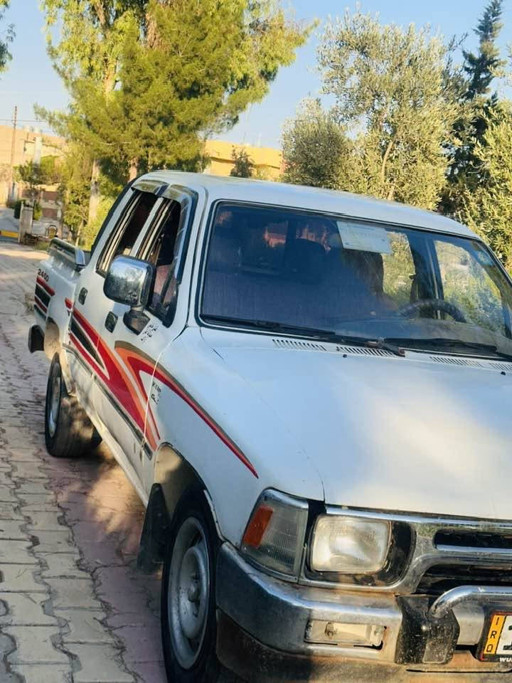 سلام عليكم 
بيكم دبل قمرى 1992صبغ عام 
محرك كير شرط 
رقم قبل شهرين مميز 
تبريد 
ستيرن بور 
دوشمه 
السعر 55$
(***********)
