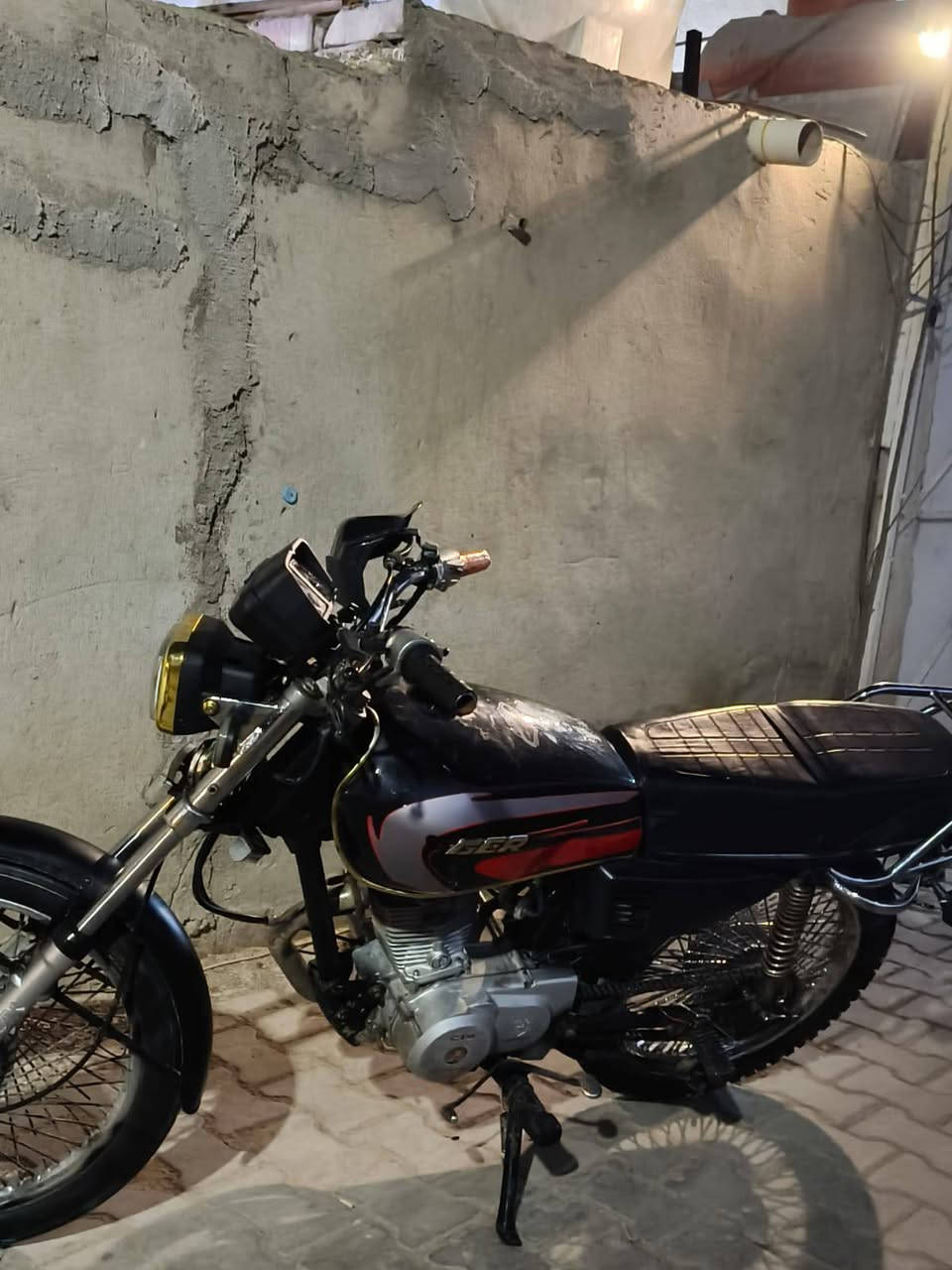 دراجه للبيع اربعه كير مكاني غزاليه دراجه شوفت عينك هندر بكل وقت سعرها ٤٠٠ وبيها مجال بصيط ***********
