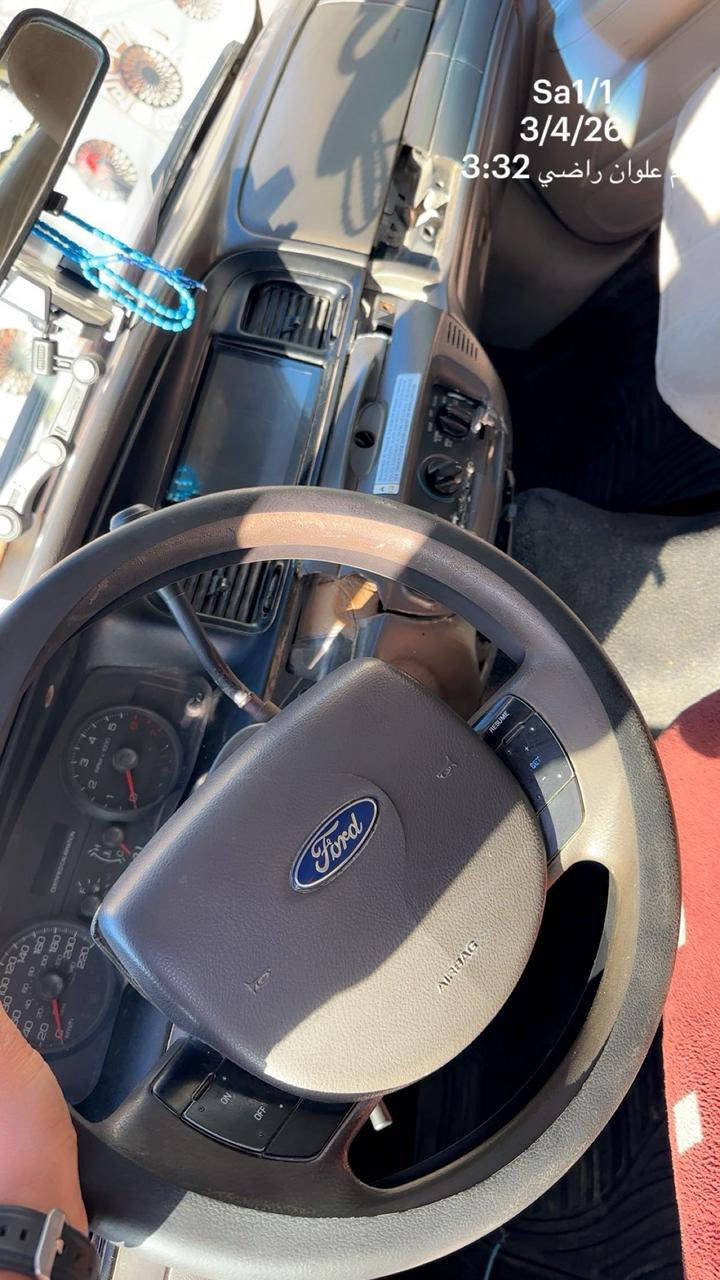 فورد فكتوريه 2006 مزاد مرقم تحويل كبل ابسمك  كله جديد هزه وسنويه رقم نجف  نقص بس تبريد وصدر 50بل ميه.    للاستفسار على الرقم ***********
