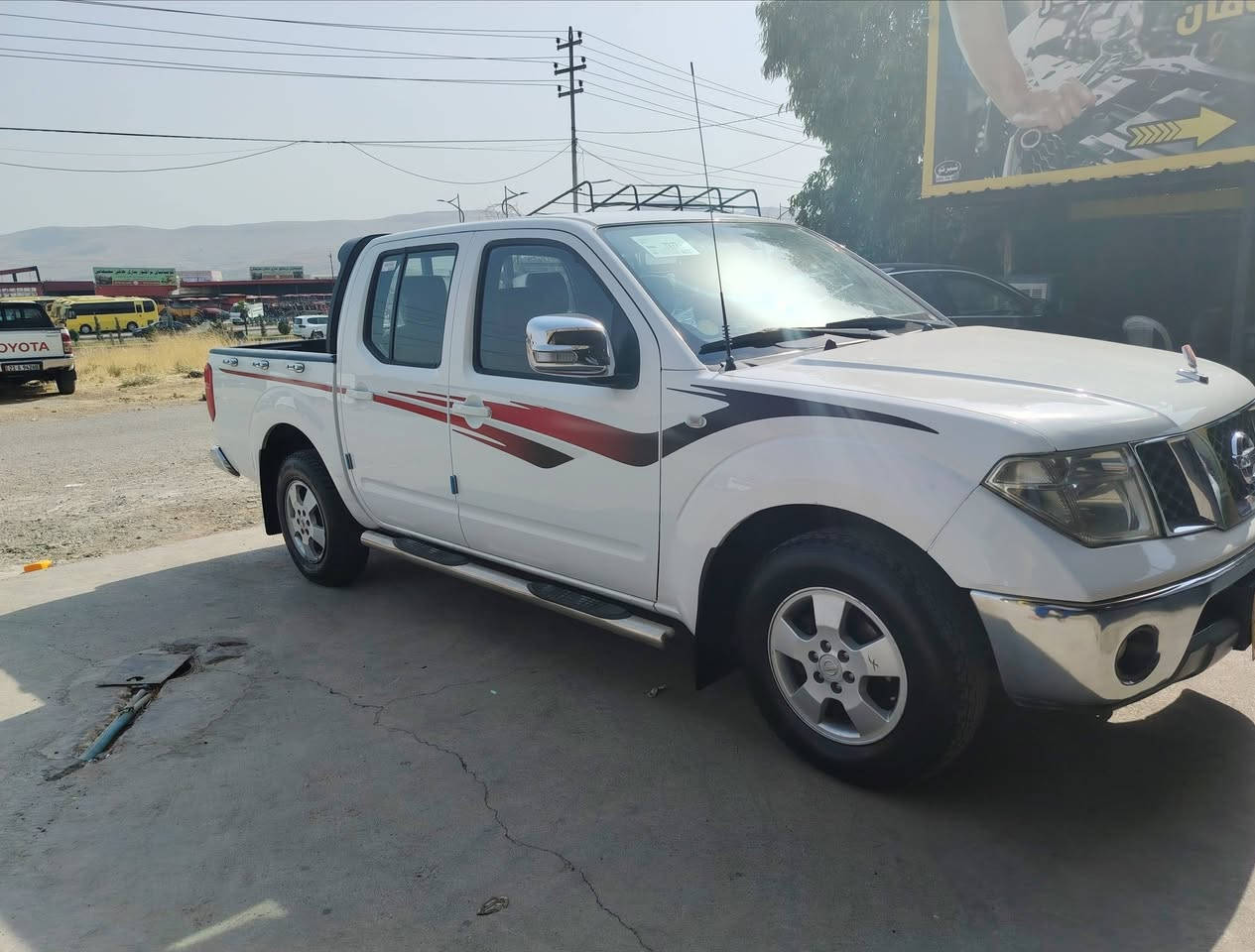 ناڤارا 2009
تەنها بستێک لای چەمەلەخی سەکن بۆیاخە ماباقی گیانی بە شەرت سەیارەیەکی زۆر پاک خاوێنە. مەکینە کراوەیە بەڵام گێڕ و مەکینە بە شەرت.
سلێمانی
***********
***********
