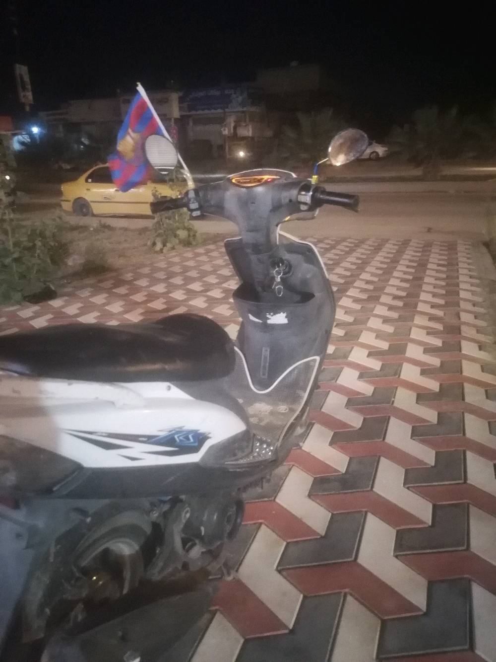 السلام عليكم


ماكس عدله لون ابيض بلادي

موديل 2006

مفتوحه (مبدل ولفات فقط)

دراجه تشتغل سلف +هندر

كفرات بلاي مو تجاري

كاعيه مختمه وي كفر

قبق جنطه مختم 

كهربائيات شغاله كلها


عايزها فقط عداد


مكاني ديوانيه إسكان قديمه قرب جامع طالب شيال أو مستشفى الحسين الأطفال اتصل على رقم *********** 