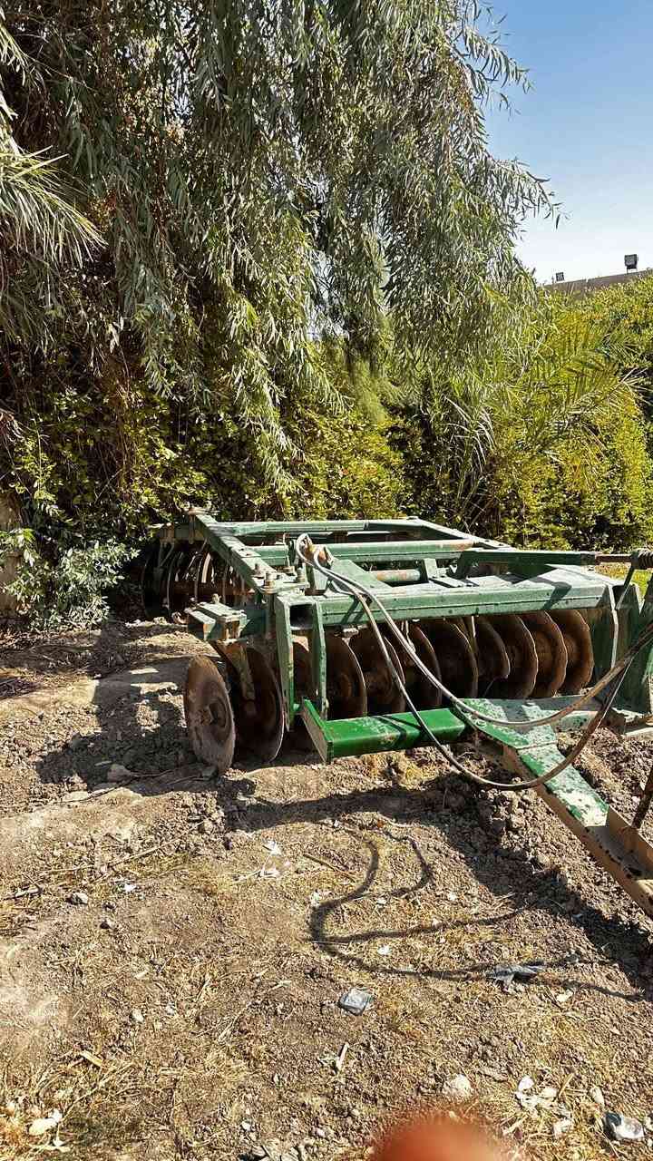 السلام عليكم 
فيات 140 فول عادي مديل 1996 سنويه وارقام واسط اكسل بارز تكمه عريضه كير بل دشبول مكينه لاتنقيص لاتبخير استندر جاهزه بوجه الشغل  وياه دسك 24حدادي وفدان 14سلوم رباعي. مصبوغه جماليه فقط 
 ***********
