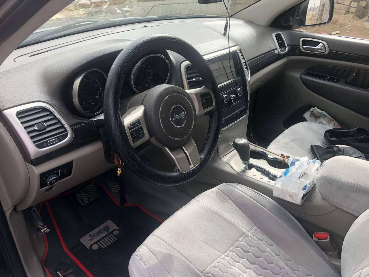 السلام عليكم  للبيع او مراوس اوباما 14لو 15رقم شمالي( جيب موديل 2012 السياره كلين ماعدا شخطين واحد بل جاملغ واحد بل صندوق موضح بل صور مبدل بيها كازكيت فقط كير محرك صدر اكسل تدفئه تبريد هزة كله بشرط السعر 165 ***********
