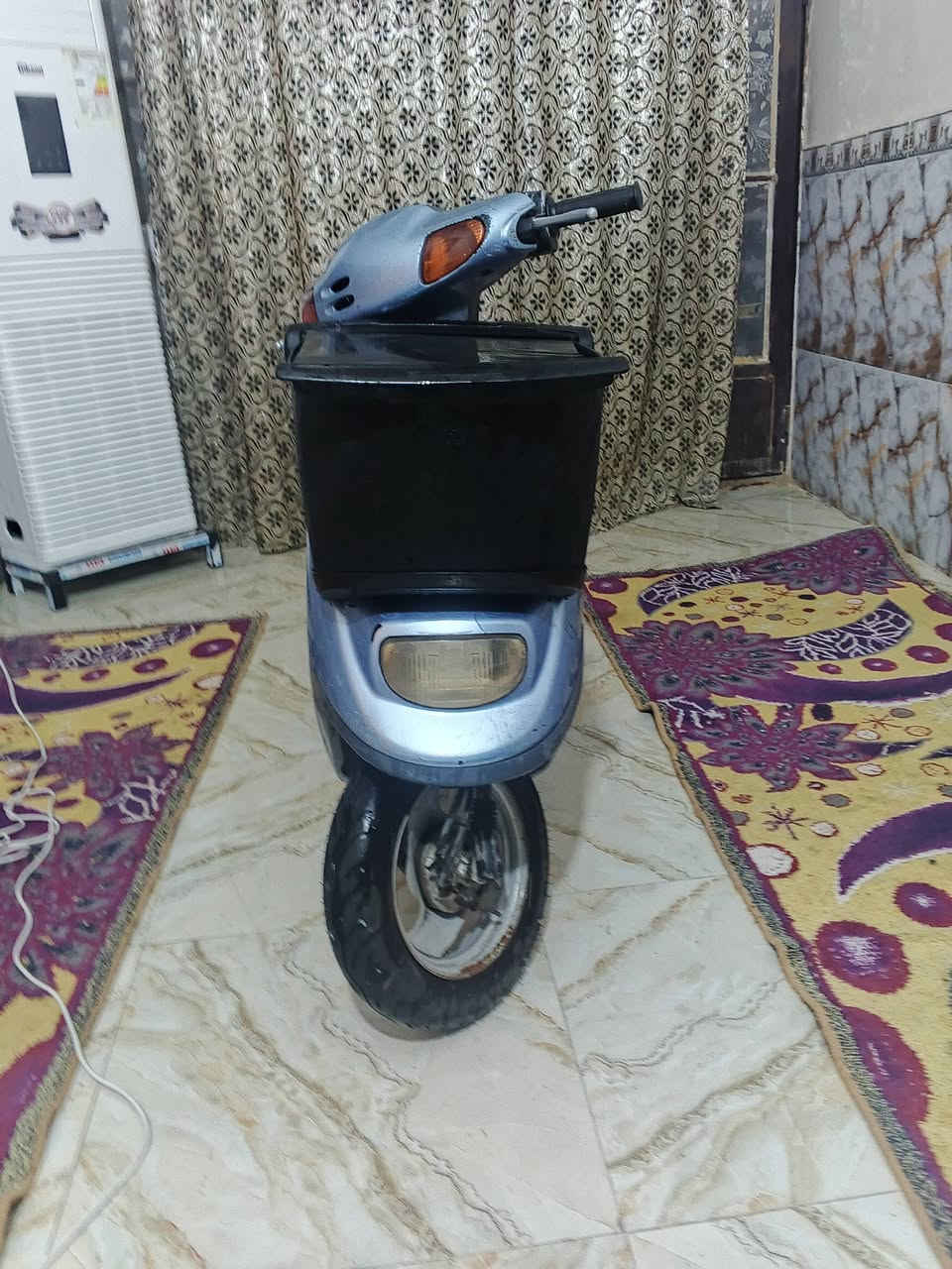 السلام عليكم دراجه للبيع منغولي موديل 2003كهربائياته كله شغاله سلف هندر ما مفتوحه سعر400مكان كربلاء حي العامل الاتصال على رقم***********
