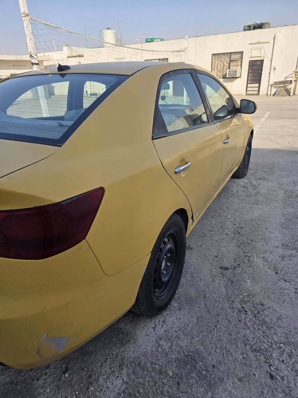 السلام عليكم  كيه فورتي أمريكي موديل 13 حادثه بابتين واحد مصلح واحد مبدل محرك 2000 صدر جديد مري شفط رقم بغداد الدولي مصفره هيه وغرامات السياره خير من الله السعر85  بيه مجال قليل *********** اخوان ماعندي بيه سونار
