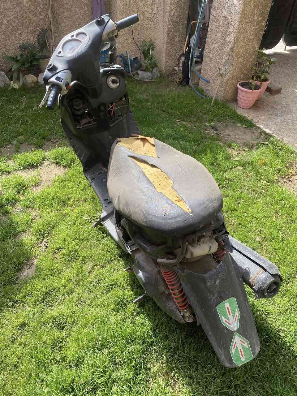 سلام عليكم
سكنس 140 كابريتر 
الدراجه متروكه بـس شغاله نكره 
تاخذها مني تشتغل بـس يرادلها ترتيب 
مكينتها خرسه متنسمع شلعه ومعدل 
رايدها ب400 مكاني صليخ ال600
اي ستفسار ***********
