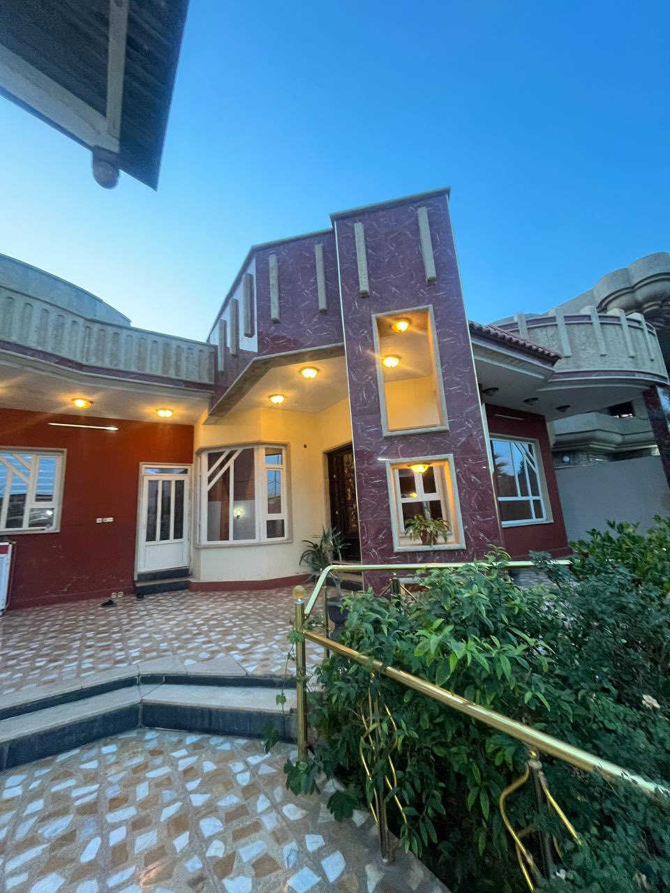 اعلان  7 

دار للبيع - العركوب قرب جامع العركوب 

600م ( 42م✖️14م ) طابق واحد استقبال صالتين ثلاث غرف سند زراعي

💲السعر على تلغرام 
https://t.me/walidhamo
🏢 مكتب النجمة للعقار
📍 الموقع: بعويزة – قرب محطة السادة
📲 ***********
📲 ***********
