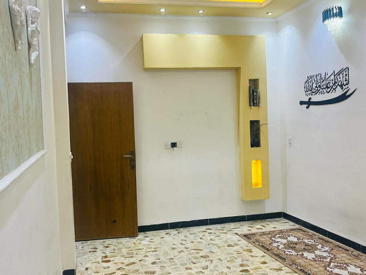 السلام عليكم دار للبيع مساحه 120 متر
ضياء الحلفي 
قرب ماركت البركه 
الفرع مقابيل افران صمون الحلفي
4 غرف نوم 
ستقبال وصاله 
4 حمامات 
طابقين ونص 
واجه 6 متر 
السعر 210 وبيه مجال بسيط الاستفسار 
***********
