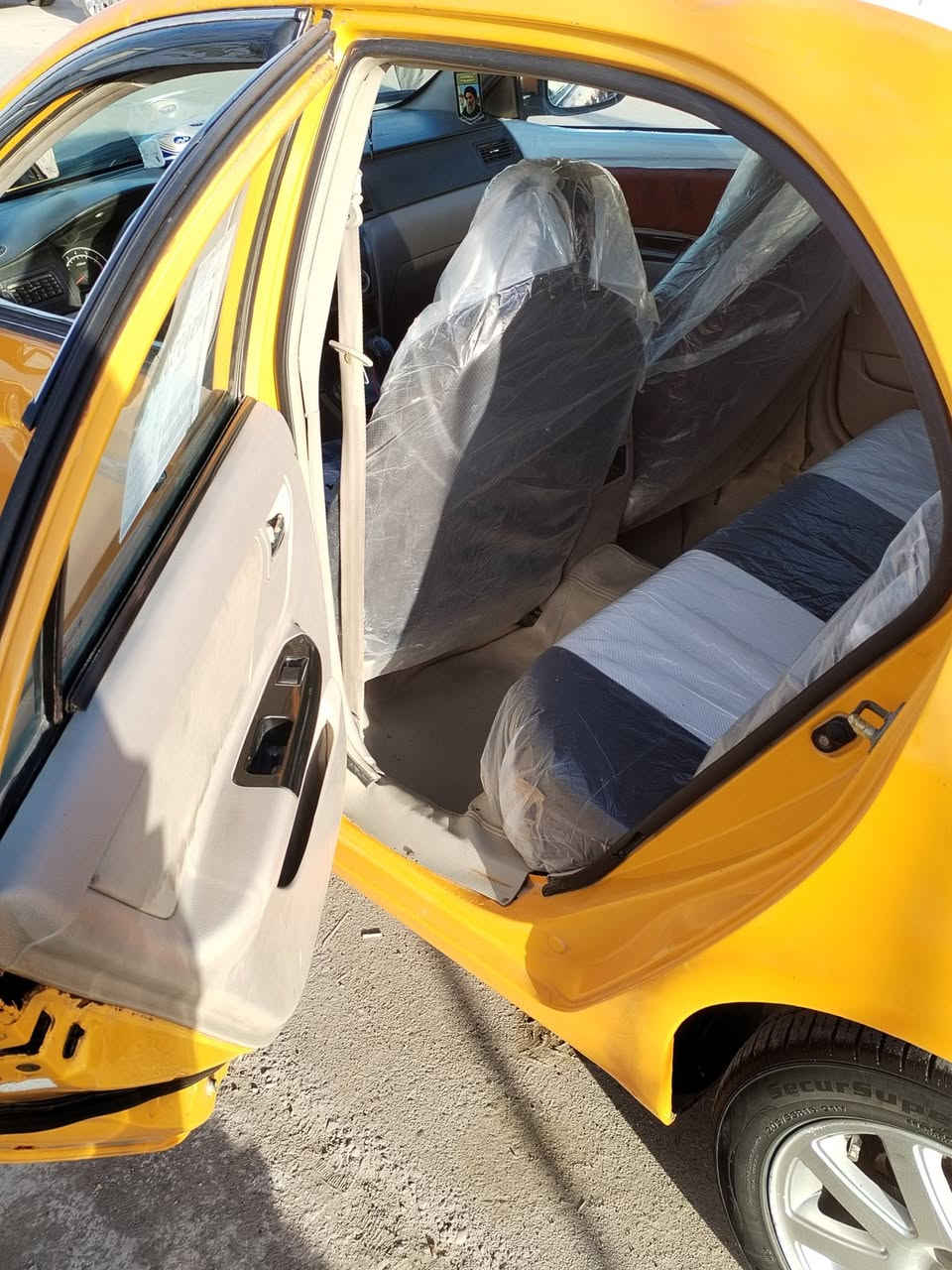 جلي موبل موديل 2013 السياره مكفوله من الحادث محور كورلا مكينه وكير بيكاتشو راعيها يمي ويريد تحويل والسياره مصفره ولوحات انكليزي جاهزه من كلشي السعر 48 وبيها مجال ***********
