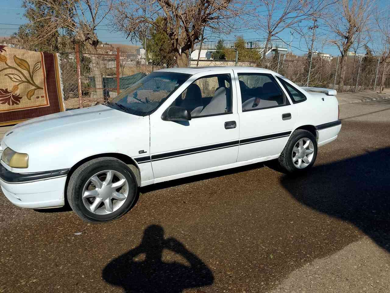 ئؤبل فيئكترا 1990 مةكينة 20 
گيئر عادى ... رةقةم هةوليئر 
گيئرو مةكينة بةشةرت هيج نةقسى نية 
دةفتةر بةنزينى هةية بةناو خؤمةيةوة تةحويل و غرامة بةشةرت 
تااا 2030 سةنةوى تازةية 
نرخ 45 گةلا 
شوين قرةنجير نزيك كةركوك 
***********
