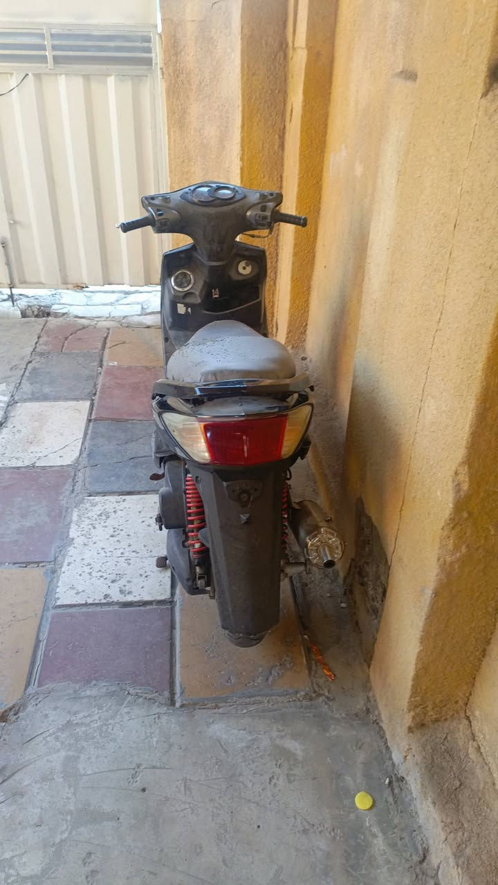 سلام عليكم سكنس فحل كاريتر الدراجه خير من الله كلشي شغال بيه مابيه اي نقص كفرات مختمه بس المكينه مجفتها تجفيت مظبوط اني اكفلها دراجه سعار 700وبيه مجال ***********
