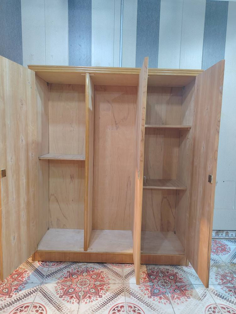 كنتور 3 أبواب تزكام حله جديد داخل وخارج صاج  قاعده بلوك  ضهر كنتور شد برغي 
العنوان ميسان حي العامل قرب صيدلية الشاكرين رقم الهاتف *********** عمارة, ميسان
