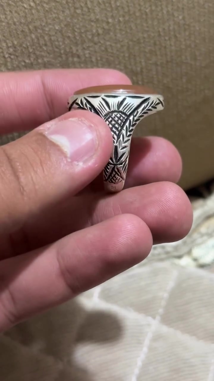 يا الله
متاح

عقيق يماني صياغة البحرين لمسات

فضة990

لون زجاجي مشمشي 

قياس24-23

مكاني واسط 

سعر مع توصيل 125 الف 

وات ساب 
تواصل ***********

