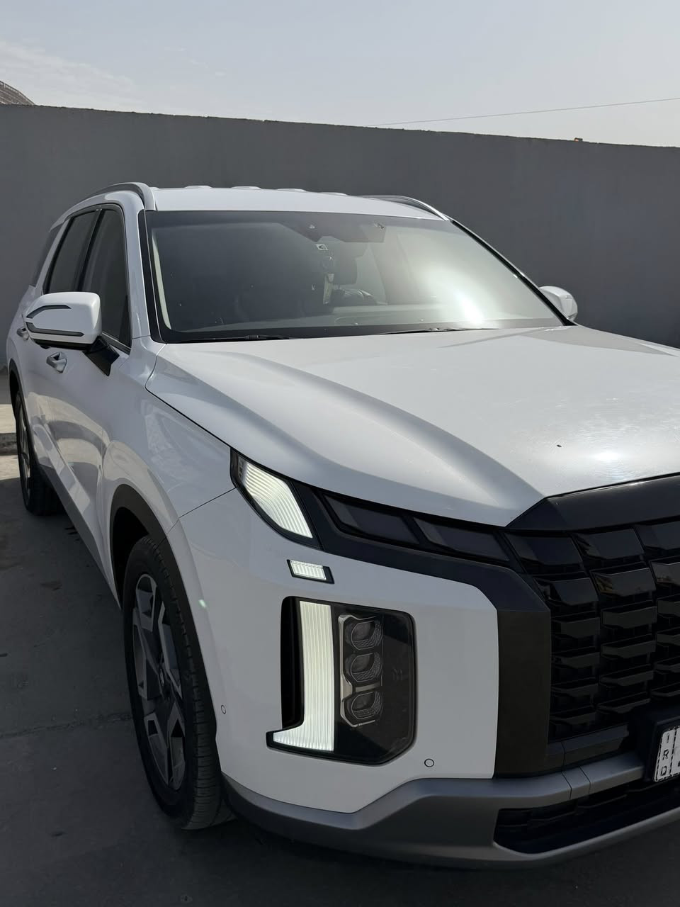 السلام عليكم ورحمة الله
هيونداي بلسايد موديل 2023 كوري

السياره ماشيه 19 الف كيلو متر 

فوول مواصفات عدا البنوراما 

حجم المحرك 3800 V6  GDI 

بصمه 

شاشه كبيره 

تحكمات قيادة 

مود درايف 

سايد بريك دكمة 

گير دكم 

كشنات تدفئه تبريد 

كرسي كهرباء 

كشنات جلد 

داخل اسود 

اوتو هولد 

صندوق كهرباء 

——————————— 

صبغ نصف البنيد فقط 

الباقي كفالة عامة السياره 

السياره نضيفة وجديده كلش 

سعر السياره :- 31,000$

مكان السياره بغداد البلديات 

***********
